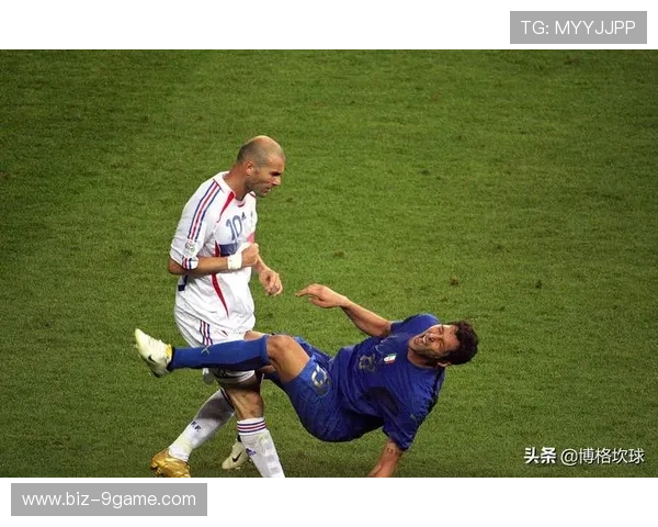 足球场上争议不断的人物盘点:那些因人品问题饱受非议的球星 足球场上争议不断的人物盘点:那些因人品问题饱受非议的球星