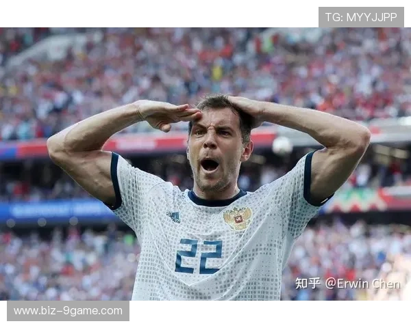 足球场上的梗王们：十位球星幽默瞬间解读与精彩表现回顾